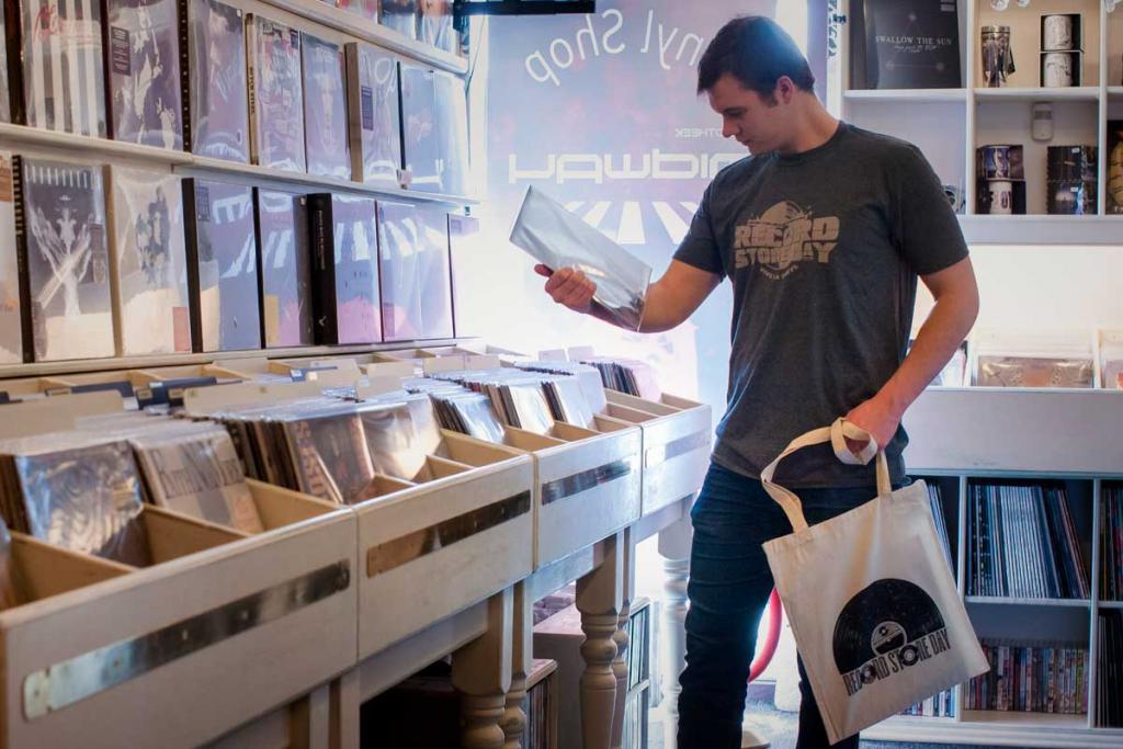 Vinyl-Shop-Lp-Midway-Record-Store-Day-2.jpg