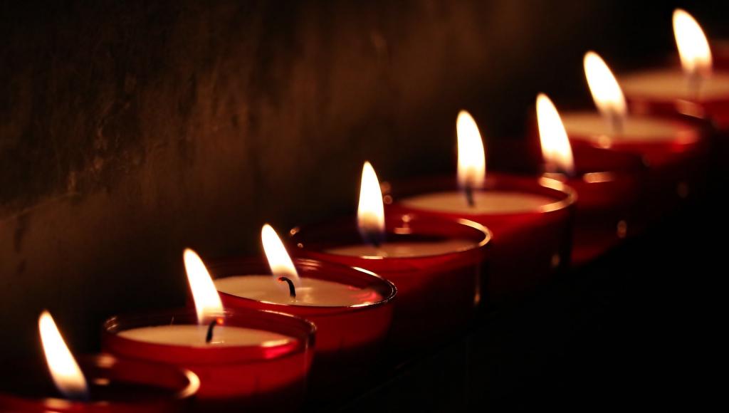 tea-lights-gb53ac2fd1_1920.jpg