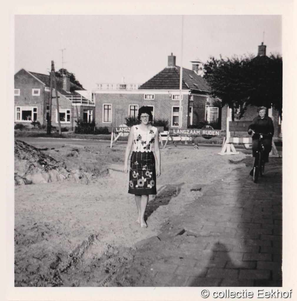 Siem opzij van winkel, uitzicht op Beneden Oosterdiep voor demping.JPG