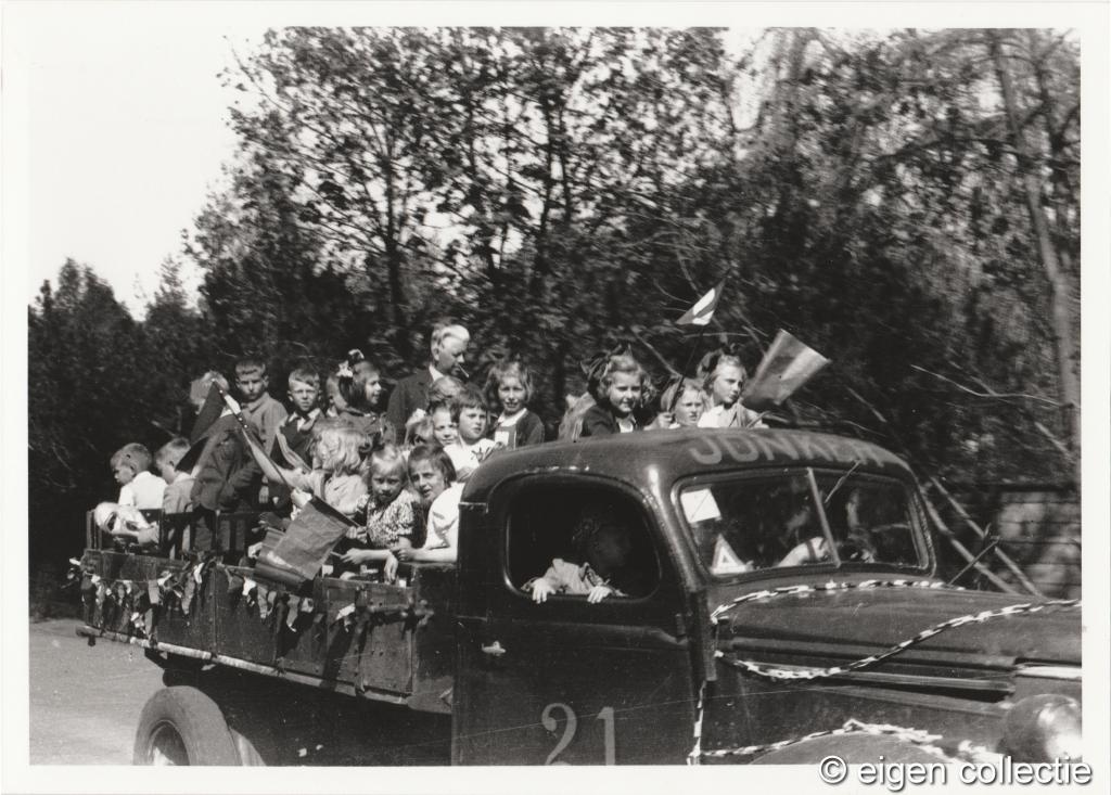 Bevrijdigsoptocht Veendam Jonker vrachtwagen (2).JPG