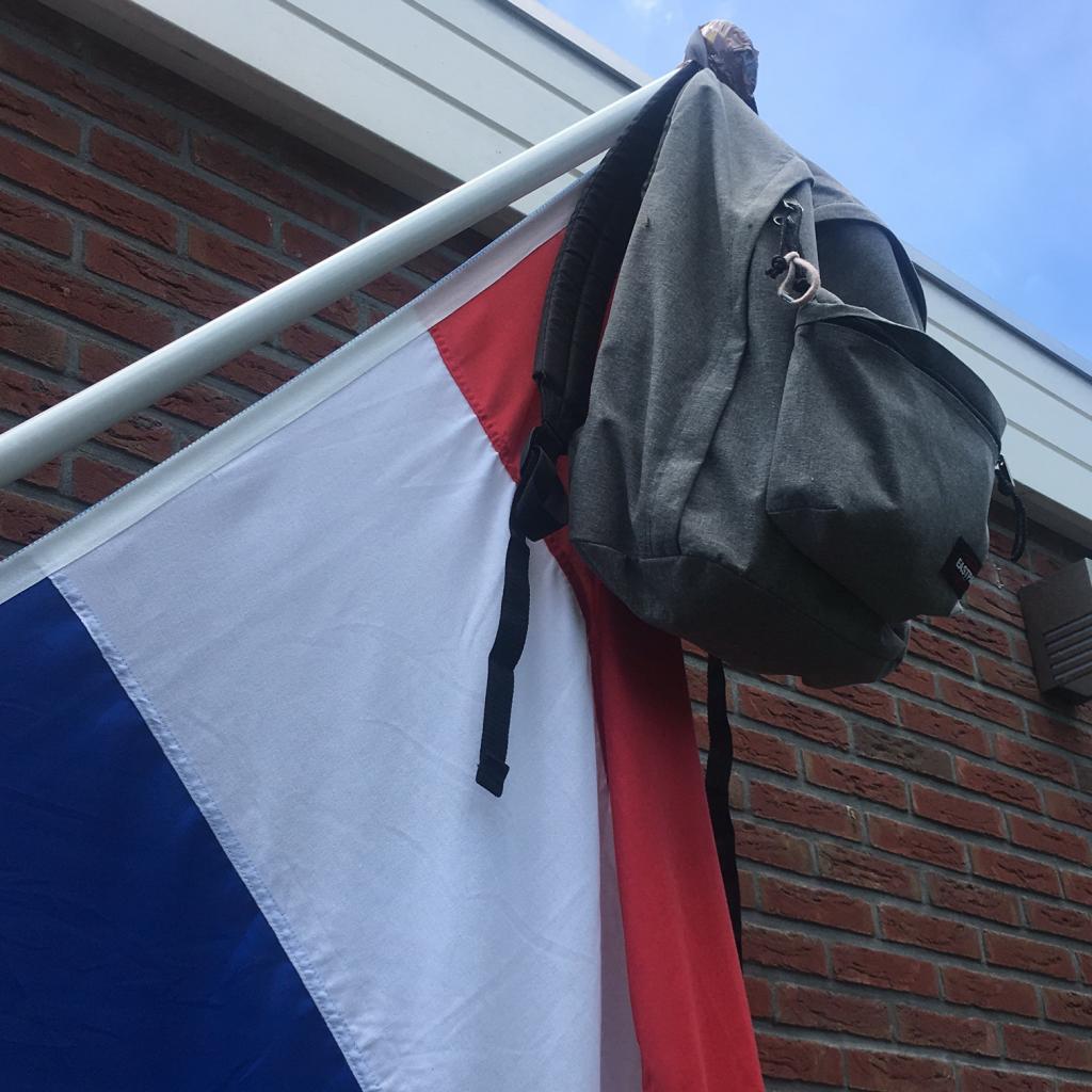 A Winkler Prins vlag en tas.JPG