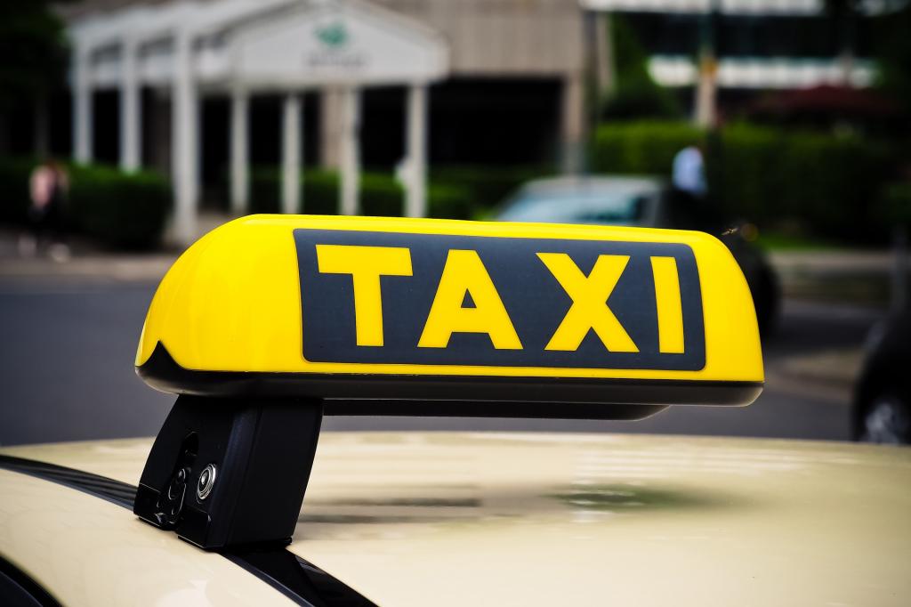 Michael Gaida taxi-3504010_1920.jpg