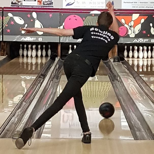 1 Bowling weer los.jpg