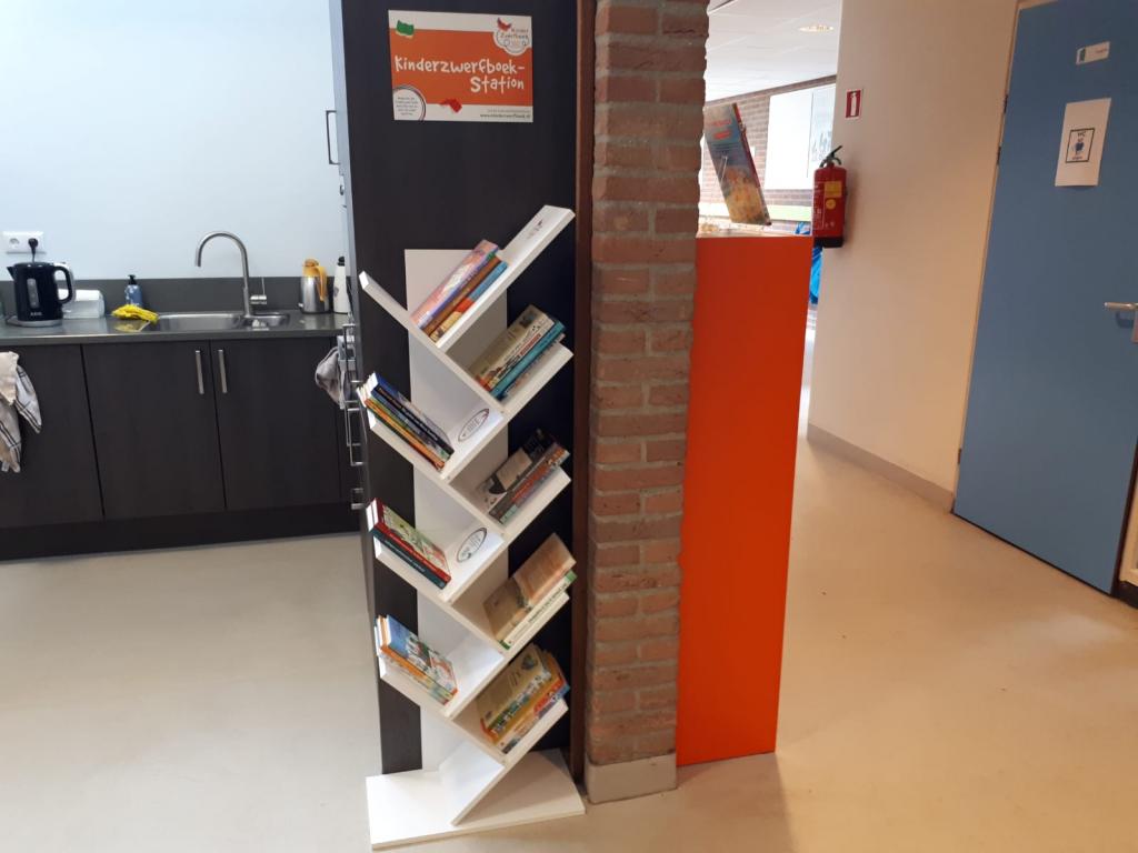 Kinderzwerfboekstaion horizontaal.jpg