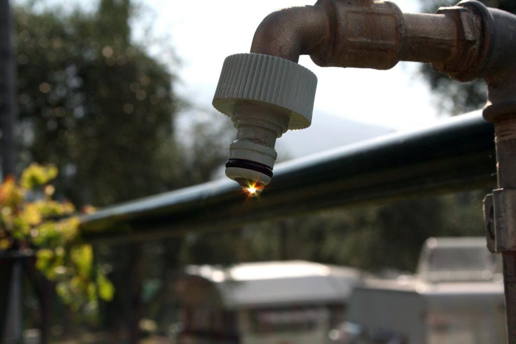 faucet-108652_1920.jpg