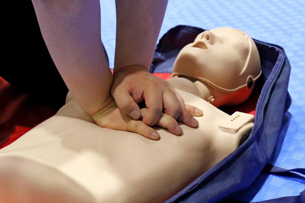 cpr-gea49a14d0_1920.jpg