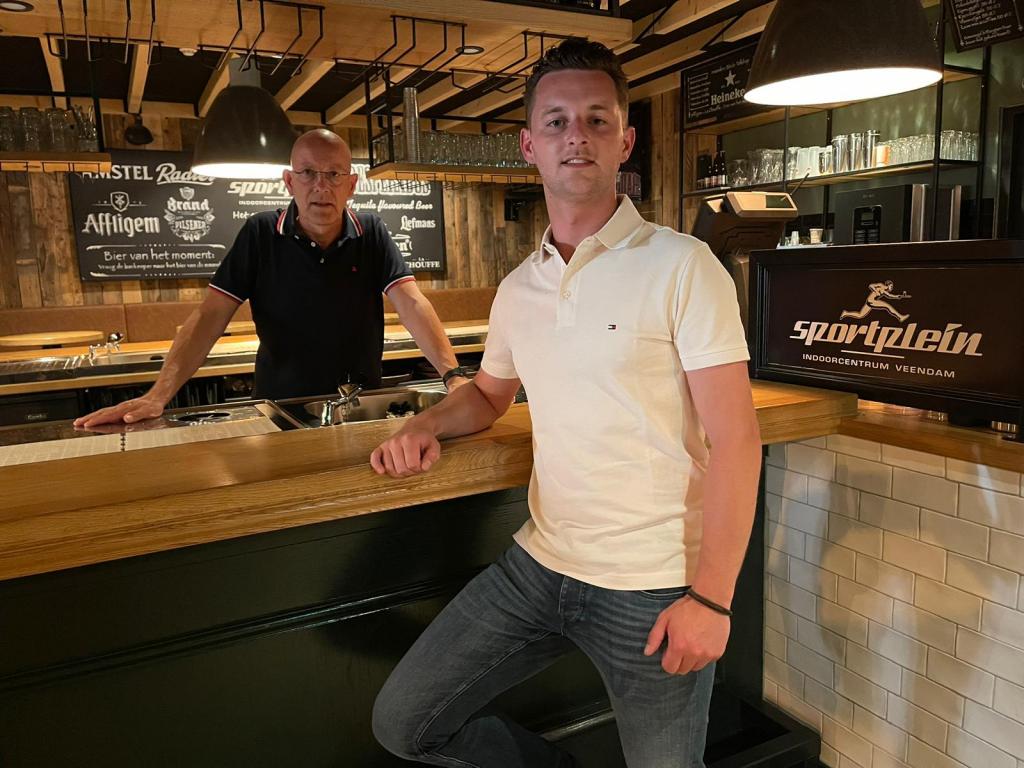 Foto Fred en Rob Bar Sportplein.jpg